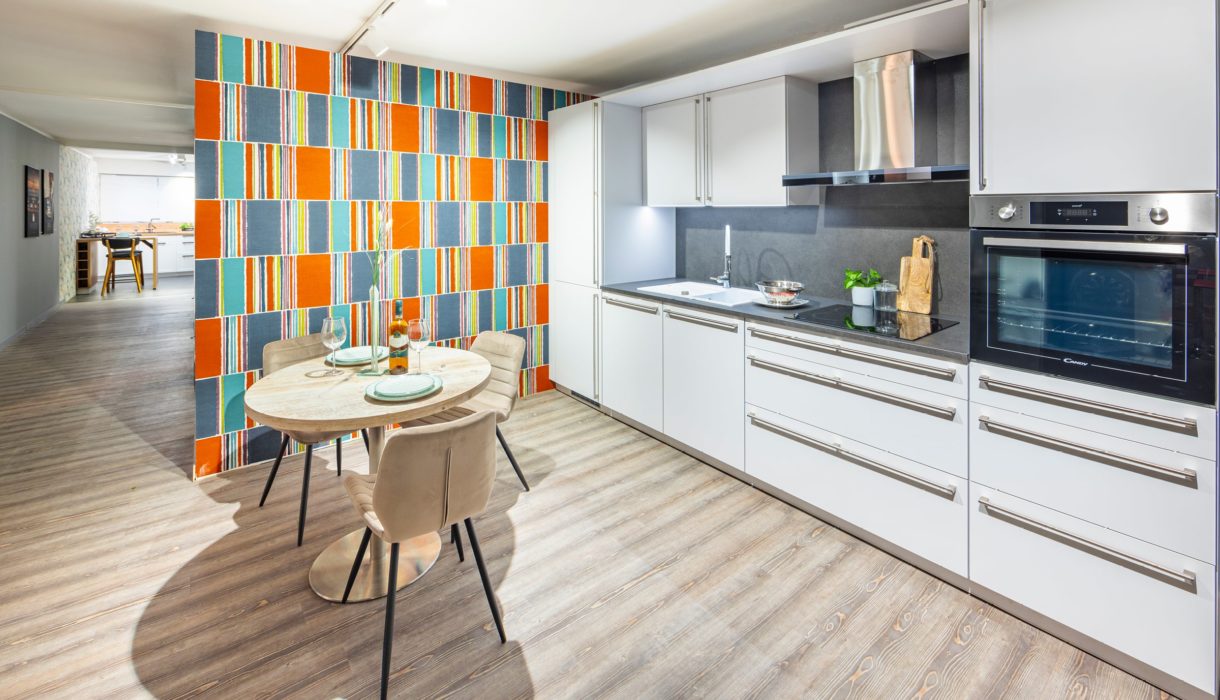Der Küchenring Blog Foto Gesellschafter Küche & Concept Slide 7 weisse Küche mit Stahl Accenten