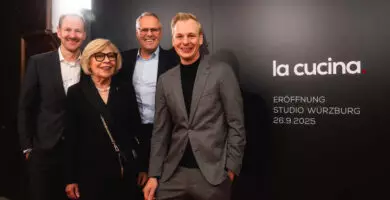 Inhaber von la cucina in Würzburg bei der Eröffnung des Studios.